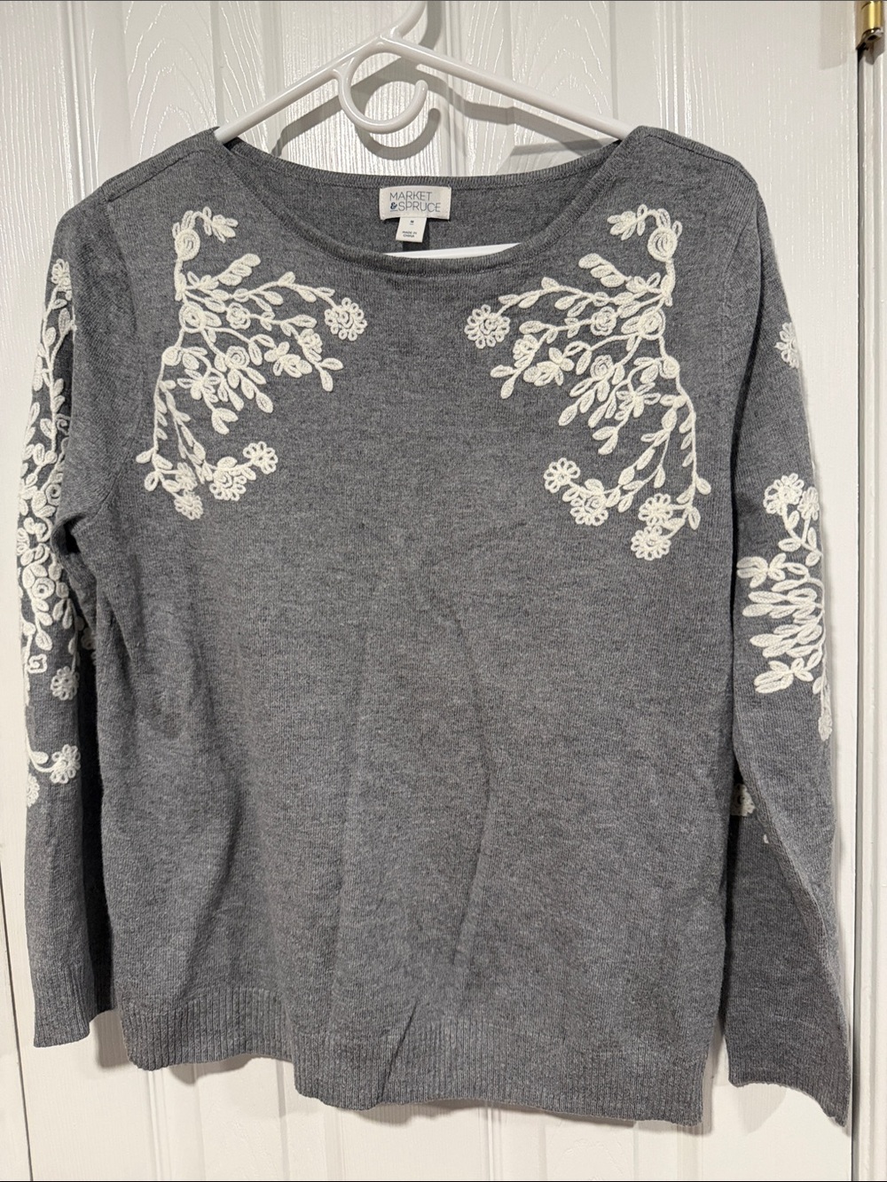 Market & Spruce Gray Crewneck Sweater with White Floral Embroidery
